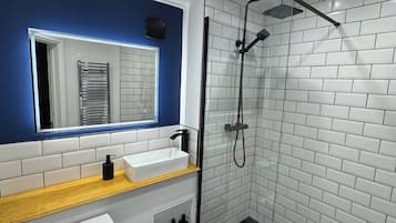 Bungalow, 2 Bedrooms, Smoking, Garden View | Bathroom