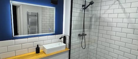 Bungalow, 2 Bedrooms, Smoking, Garden View | Bathroom