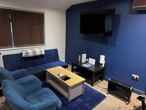 Bungalow, 2 camere da letto, fumatori, vista giardino | Soggiorno | Libri