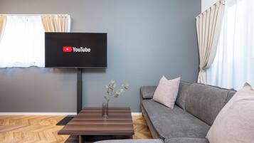 Deluxe House, Balcony | 3 bedrooms, blackout curtains, iron/ironing board, free WiFi