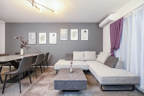 Comfort House, Balcony