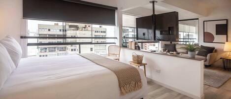 1 dormitori, planxa i posts de planxar, wifi i roba de llit