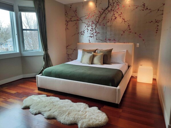 2 bedrooms, desk, iron/ironing board, WiFi