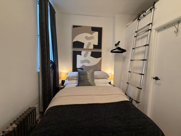 1 bedroom, desk, WiFi, bed sheets