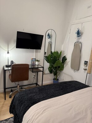 1 bedroom, desk, WiFi, bed sheets
