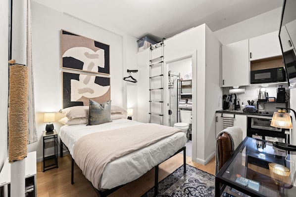 1 bedroom, desk, WiFi, bed sheets