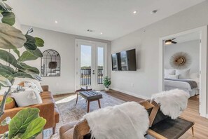 TV - Welcome to our stylish and spacious apartment near the Nations (Nashville)