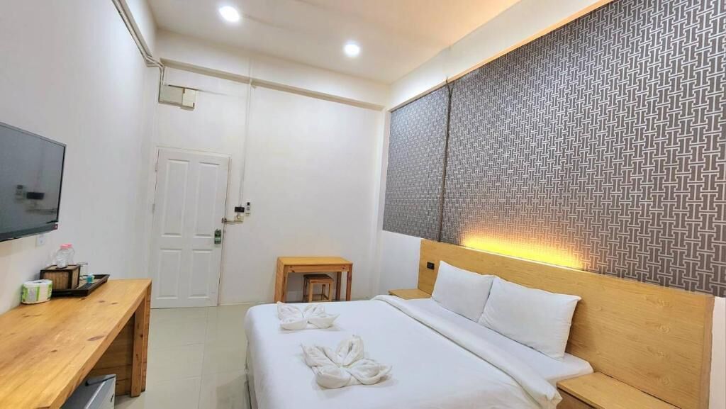 Deluxe Double Room | Free WiFi, bed sheets