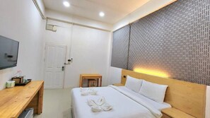 Deluxe Double Room | Free WiFi, bed sheets - Jonah Hotel (Chiang Mai)