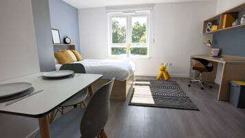 Studio, Non Smoking | In-room dining