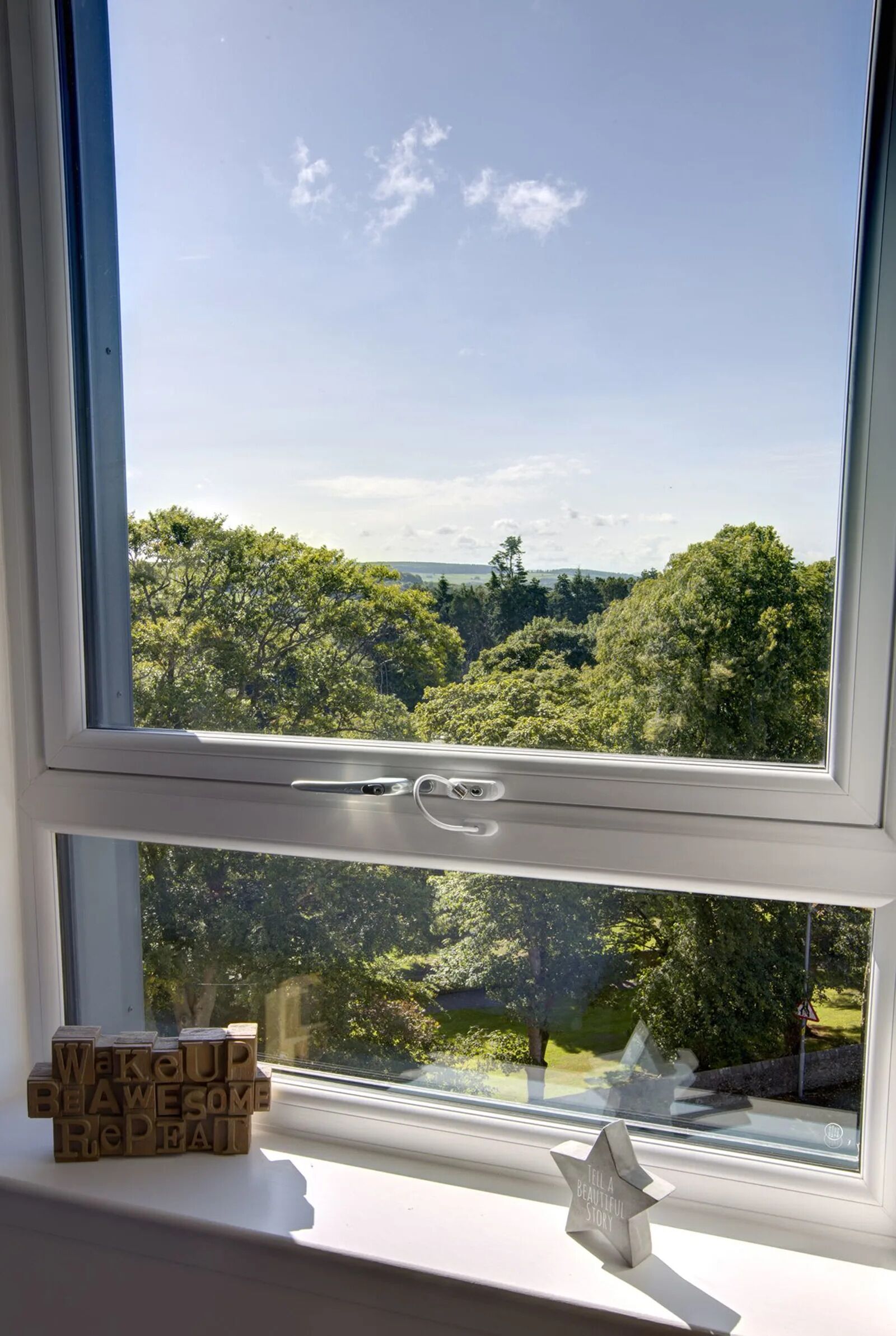 ستائر تعتيم وواي فاي مجانًا