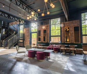 Coin salon dans le hall