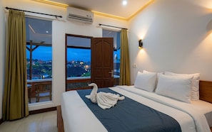 Deluxe-Doppelzimmer, Balkon | Blick auf die Stadt