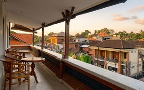 الإطلالة من المنشأة