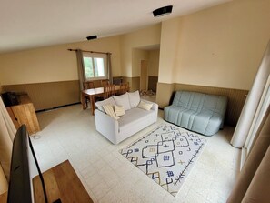 Fernseher, Tischtennisplatte