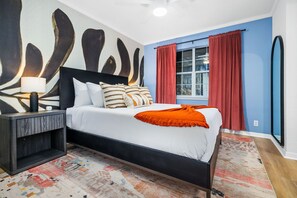 7 bedrooms, desk, iron/ironing board, travel cot