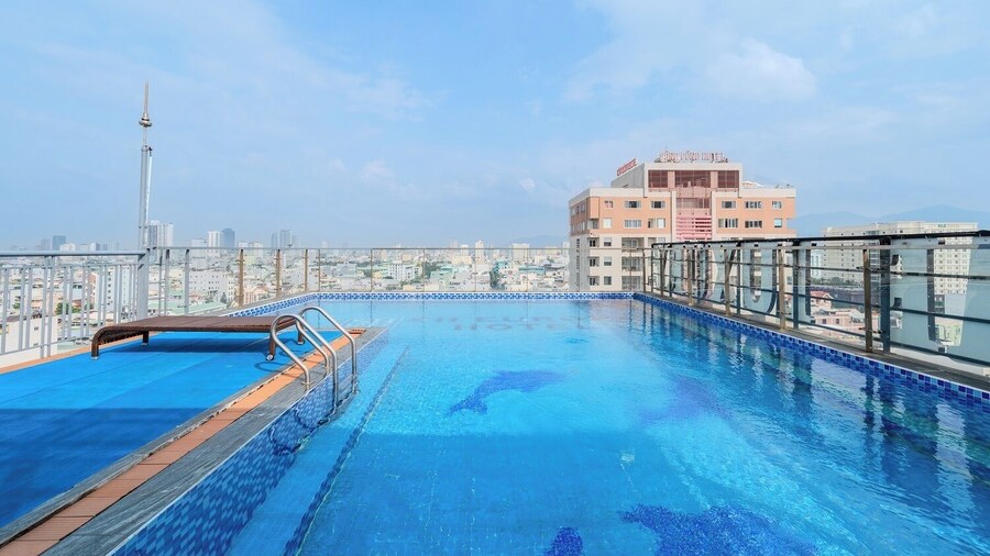 Maxhome Luxury Hotel