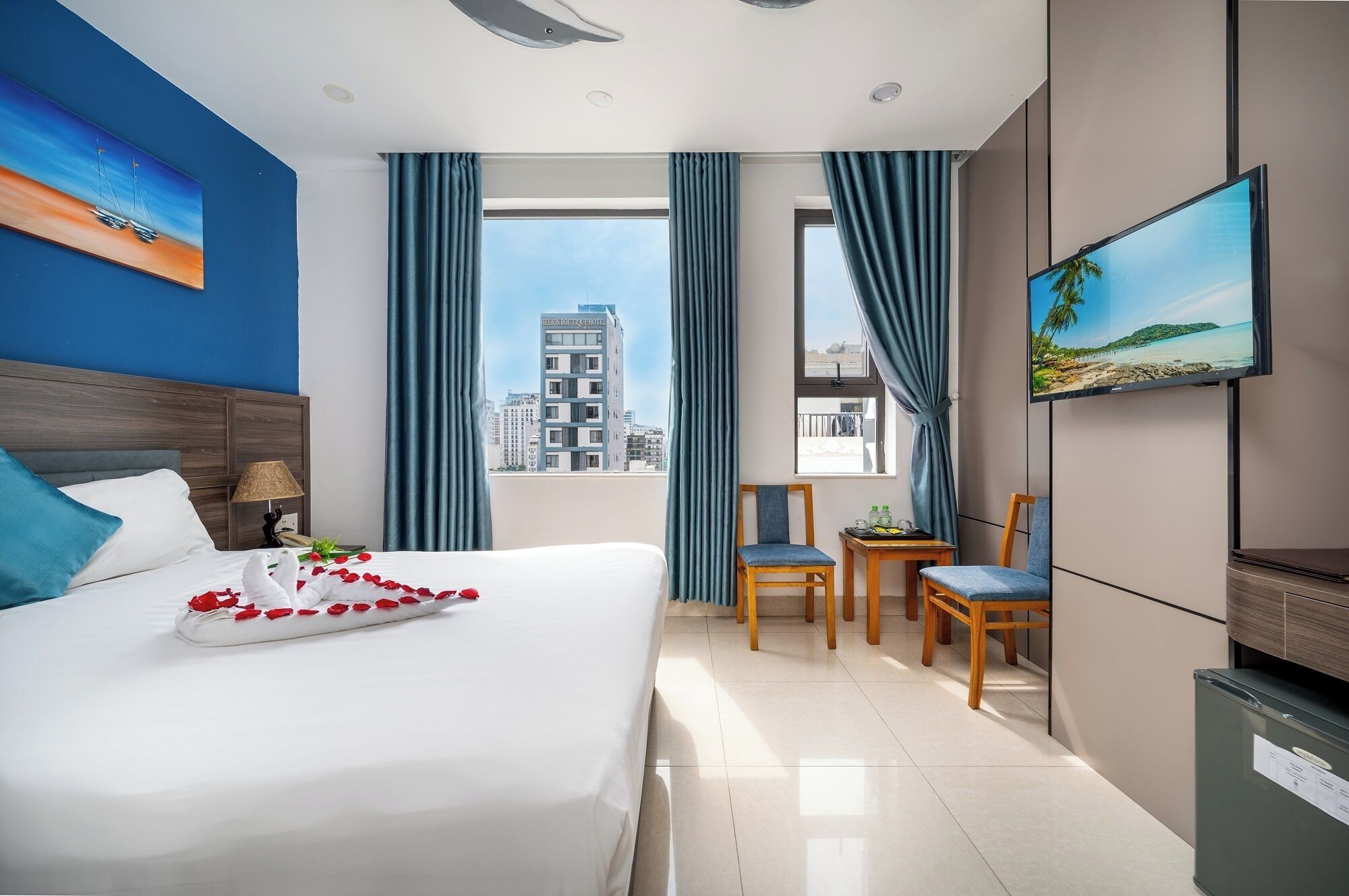 Deluxe-herbergi með tvíbreiðu rúmi | Skrifborð, hljóðeinangrun, ókeypis þráðlaus nettenging, rúmföt