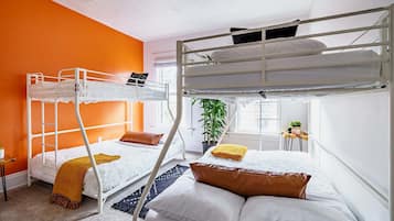 3 bedrooms, desk, iron/ironing board, travel crib