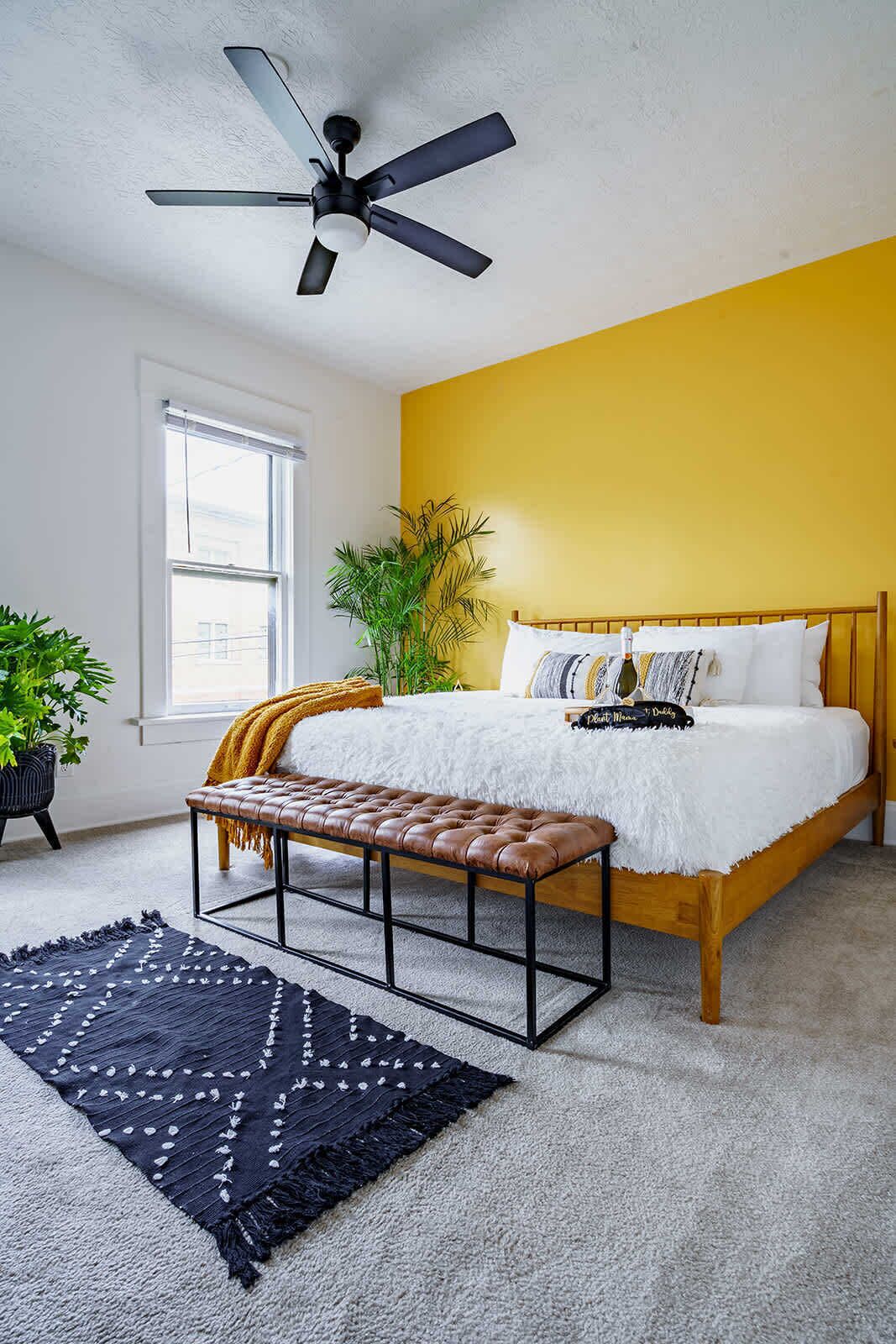 3 bedrooms, desk, iron/ironing board, travel crib