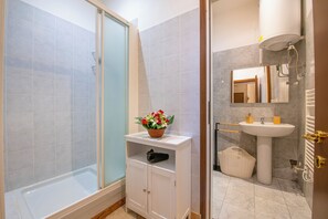 Deluxe Apartment, Patio | Bathroom