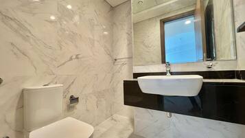 Free toiletries, towels, toilet paper