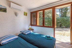 5 quartos, ferros/tábuas de passar roupa, Wi-Fi, roupa de cama
