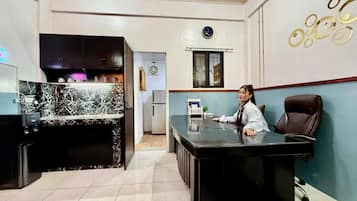 Apartment, 2 Bedrooms, Accessible, Smoking | Lobby
