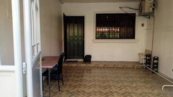 Apartment, 1 Bedroom, Accessible, Smoking | Dining