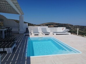 Villa | 3 bedrooms, desk