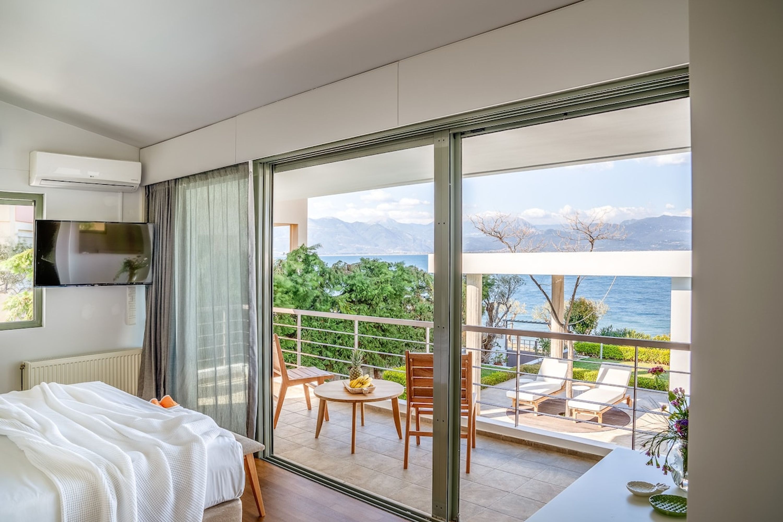 Biệt thự | 4 phòng ngủ, bàn, phòng cách âm 