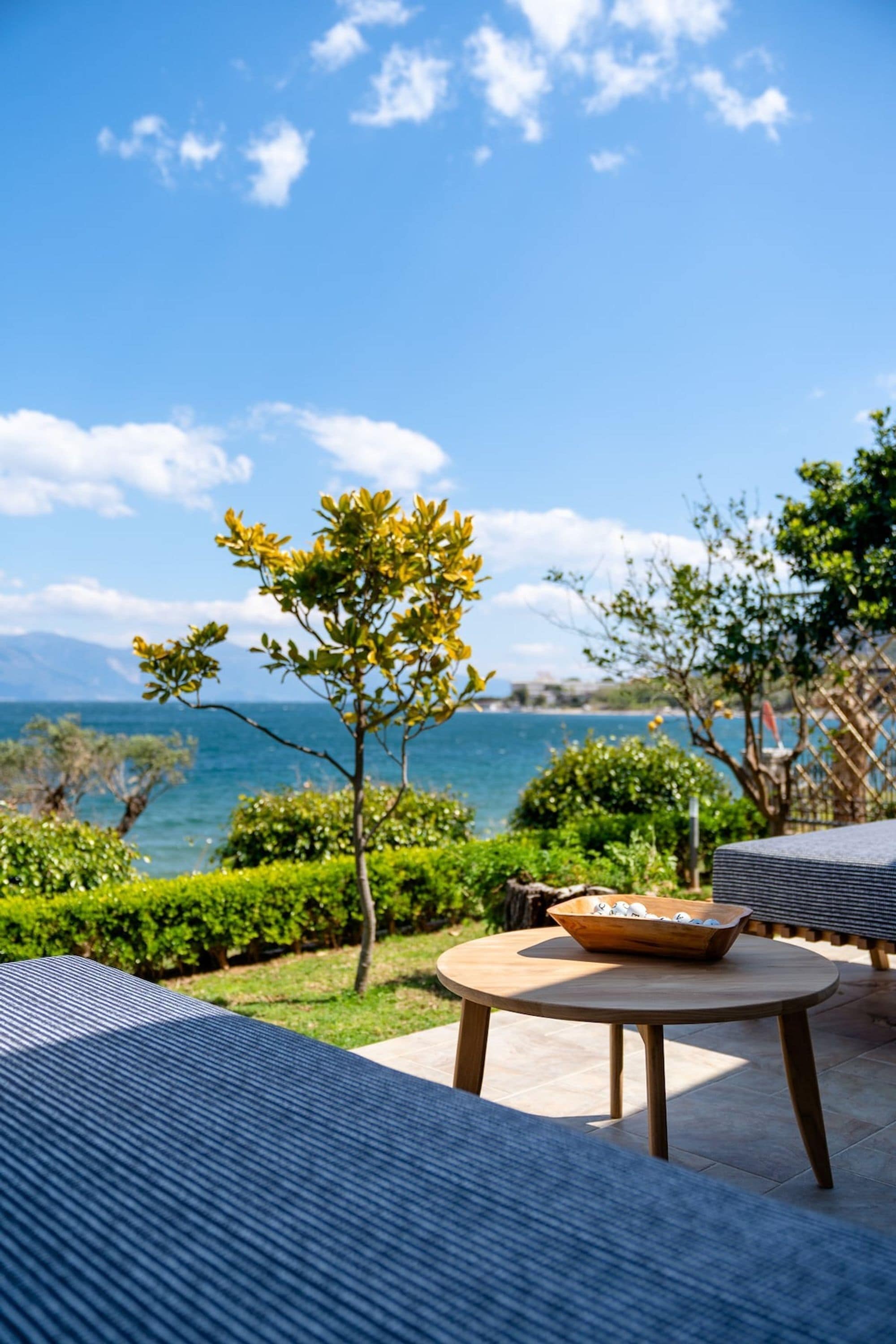 Biệt thự | 4 phòng ngủ, bàn, phòng cách âm 