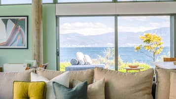 House | 4 bedrooms, desk, soundproofing