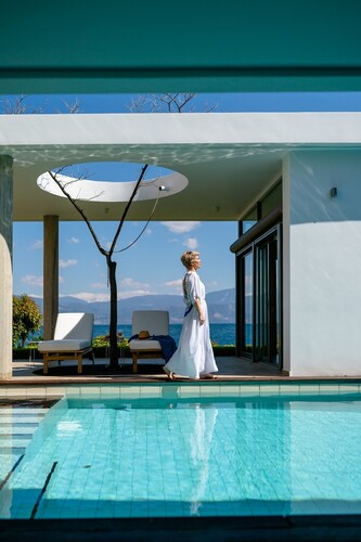 Lefkon Villa With Pool by the Sea - N Peloponnese