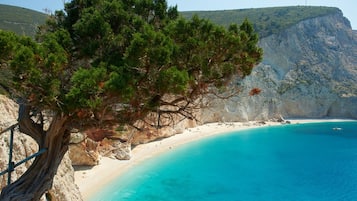 House | 3 bedrooms, desk