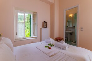 4 bedrooms - Aspro Stone Mansion in the Best Area of Lefkada (Lefkada)