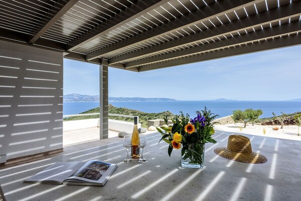 Villa | 3 bedrooms, desk