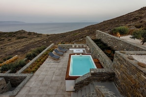Villa | 3 bedrooms, desk