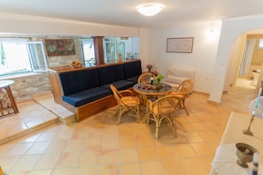 1 habitación y escritorio 