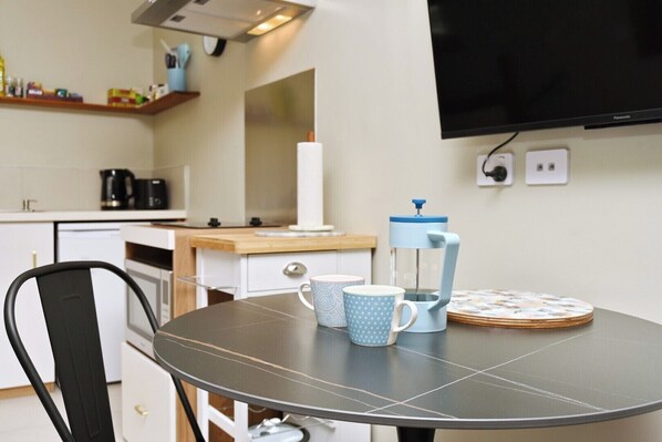 Fridge, microwave, toaster, cookware/dishes/utensils