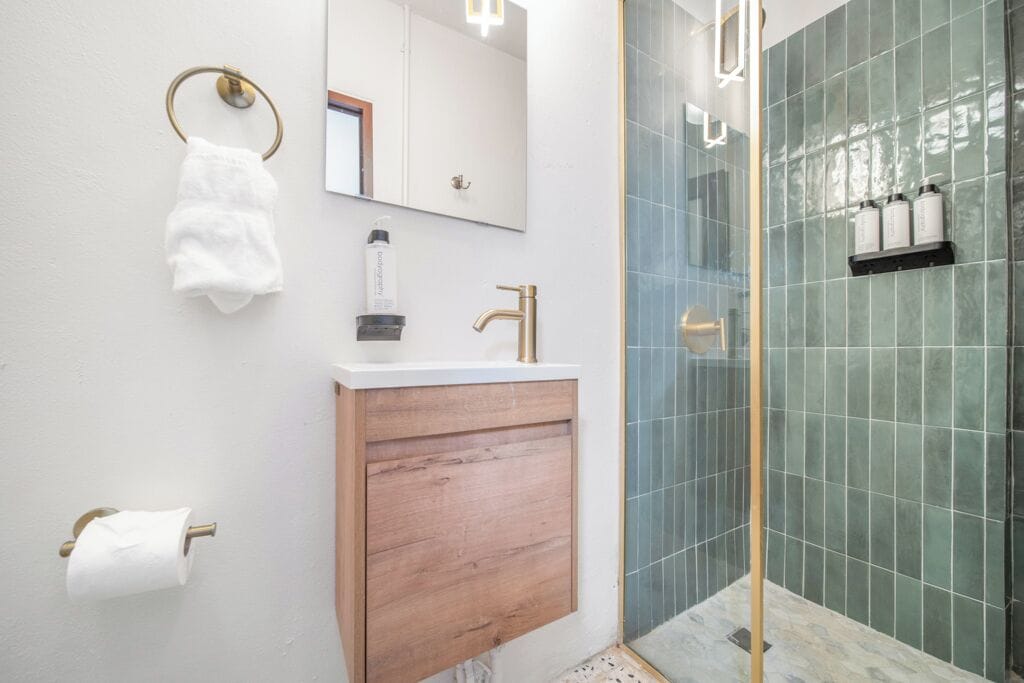 Photo - Room 8 Compact Bunk Room - Smart Budget Stay