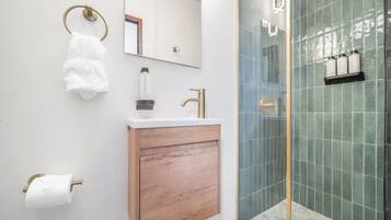 Classic Twin Room | Bathroom