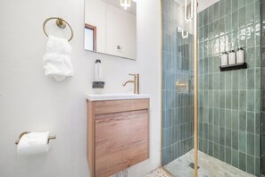 Habitación clásica con 2 camas individuales | Baño