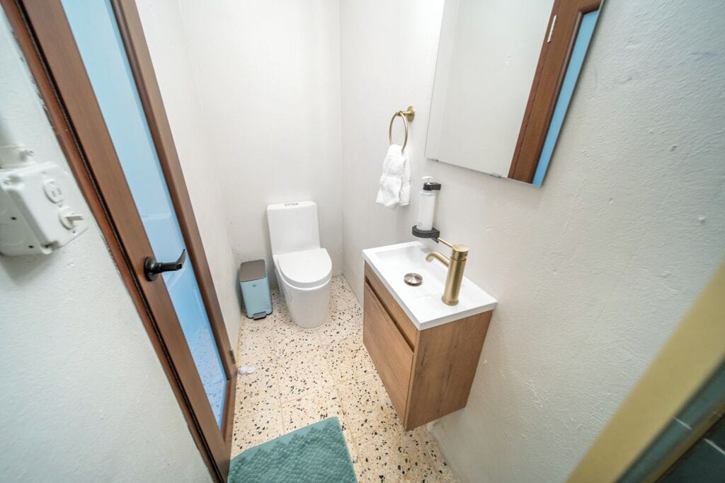 Photo - Room 8 Compact Bunk Room - Smart Budget Stay