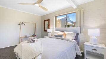 3 bedrooms, iron/ironing board, Internet, bed sheets