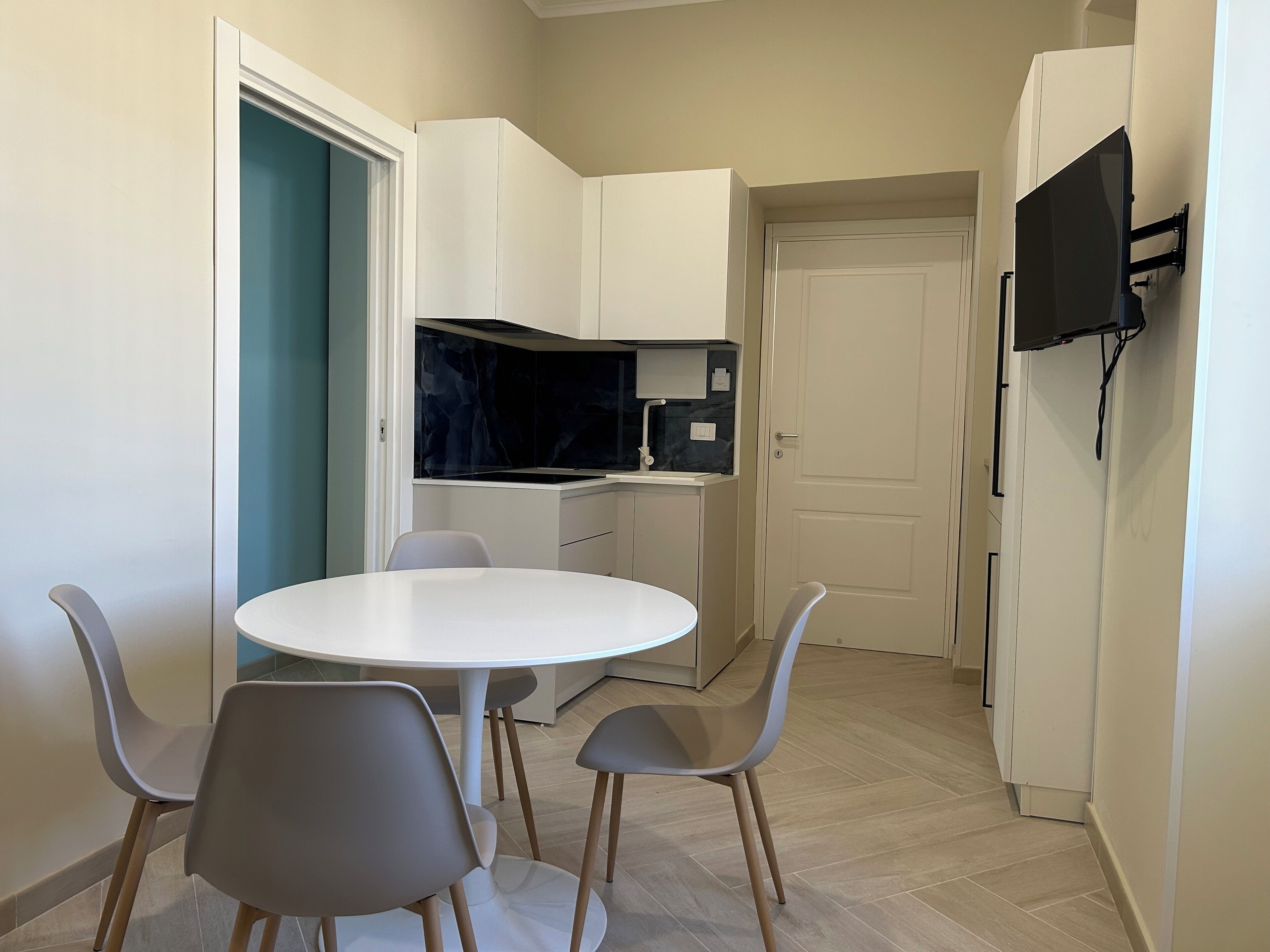 Laptop workspace, free WiFi