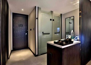 Premium bedding, minibar, desk, free WiFi - Meshee Sezen Hotel Suzhou (Suzhou)