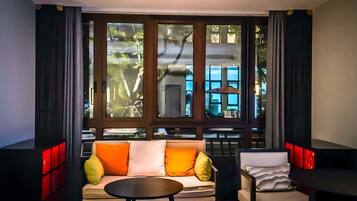 Elite Twin Room, Courtyard View | Premium bedding, minibar, desk, free WiFi