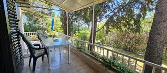 Holiday apartment in a small house, 70m from the sea