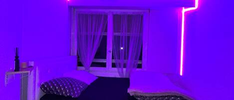 1 bedroom, bed sheets